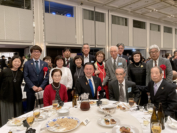 丸山知事を囲んで