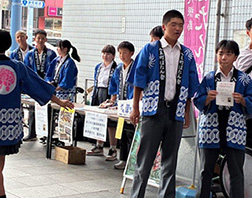 りそな銀行前販売係