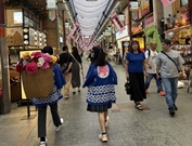商店街で宣伝